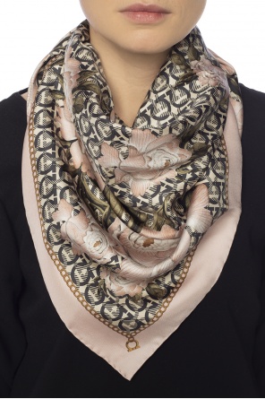 Silk scarf with floral motif, zdjęcie 2 Silk scarf with floral motif od Salvatore Ferragamo